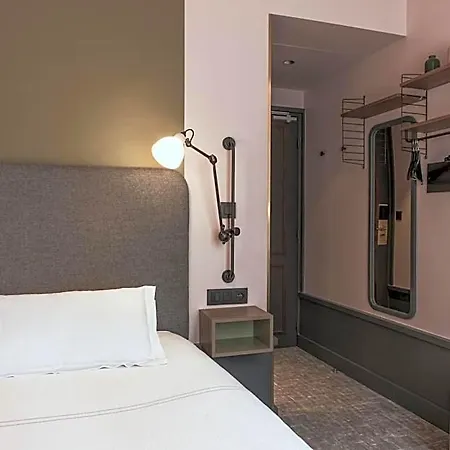 Des Artistes Hotell 3*