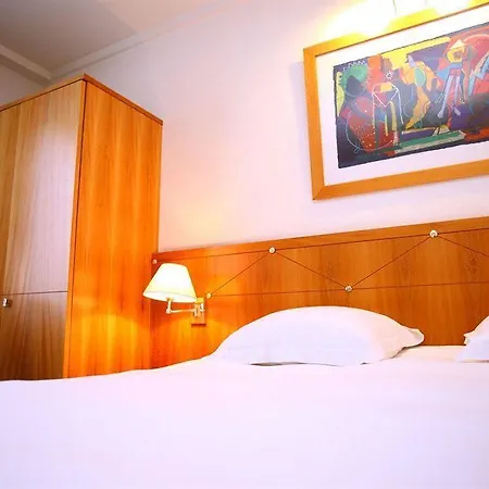 Des Artistes Hotel
