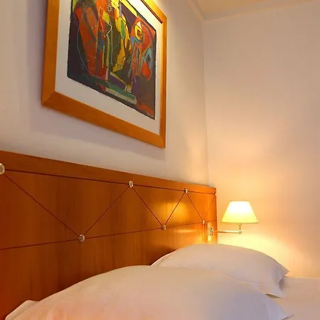 Des Artistes Hotel
